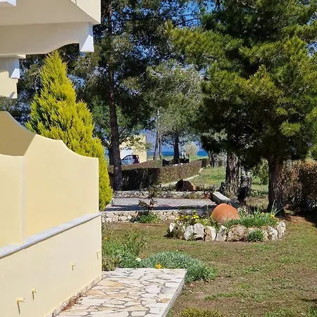 Alexandra 9 * Λευκίμμη